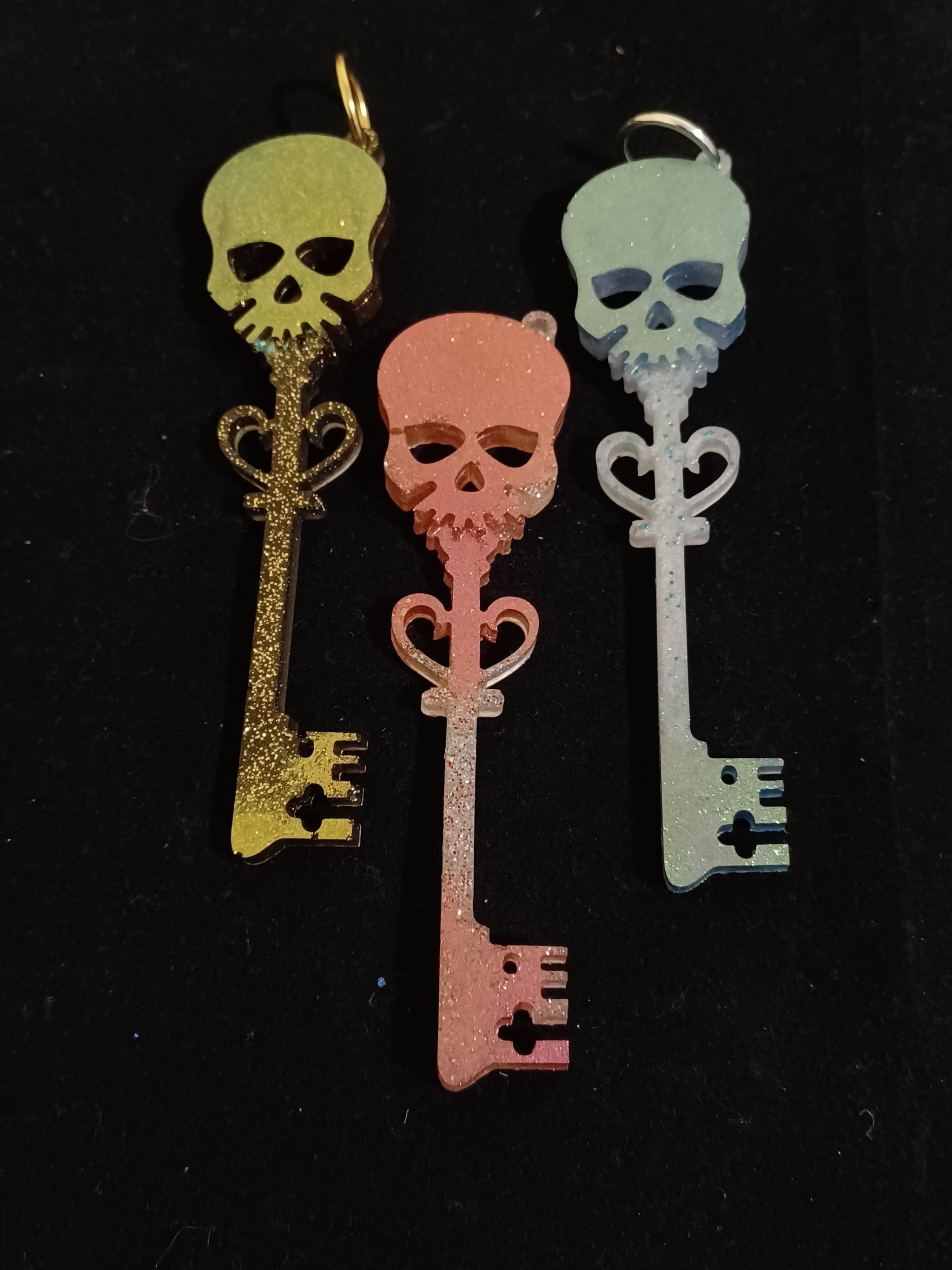 snake-jazz:Hey everyone it’s time for a shop update I’ve got new molds and new mica powders  that change color in the light, make sure to check out my Instagram for a full listing (I’ll be uploading a lot more pics like these over the