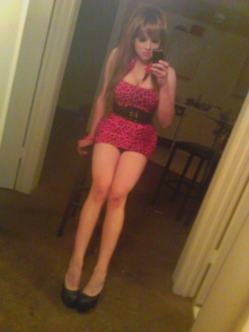 tgirlfantasy:  These Sexy Crossdressers Has Looks To Die For! Wana Check out other