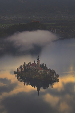 visualechoess:  Floating Island - by: Jure