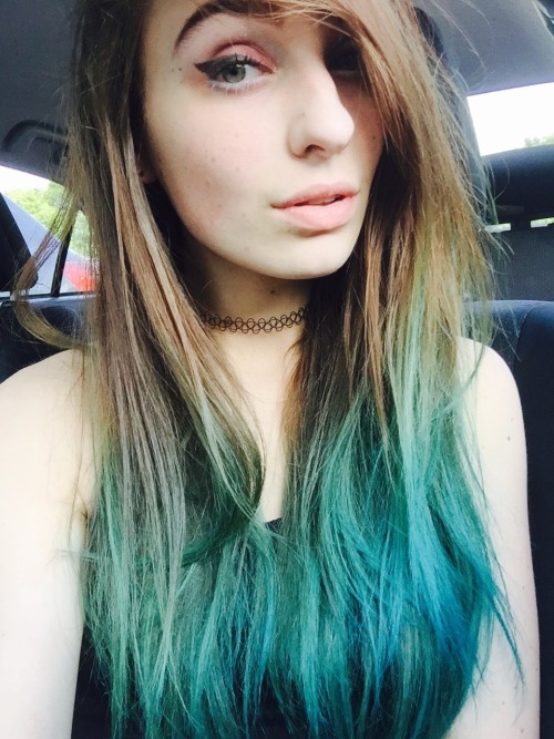 lost-lil-kitty:  juicy–kitty:  In a good mood today 💚✌🏼️