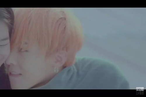 KWON JI YONGGGGGGGGGGGG My heart skipped a beat at this scene 