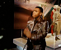 lifeofkyloren:Finn doesn’t really realize how bad his dance moves are….Pathetic. If you’re wondering