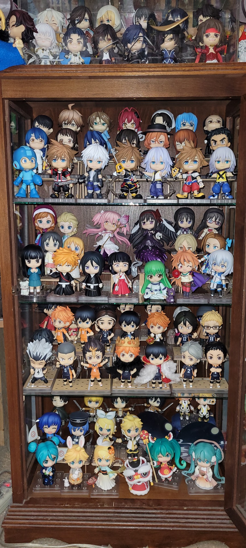 I finally bought a display case so I could unbox 25 figures! :  r/AnimeFigures