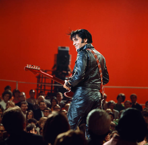 twixnmix:Elvis Presley performing on his NBC TV special “Singer Presents…Elvis” - Aired: December 3,