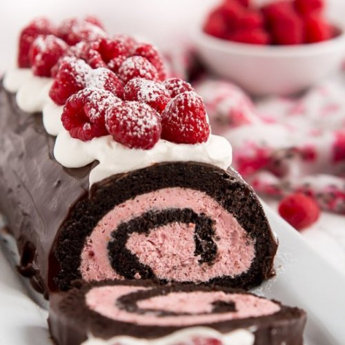 -=- RASPBERRY CHOCOLATE SWISS ROLL 