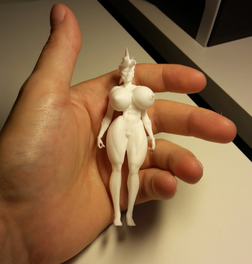 zedeki-arts:  Here she is my little Ultracat :D Yeah, she’s really small - just a test print, but I think the quality is quite good and the details are also good for that size. Now I want to make a bigger one and work on the details like the hands hand