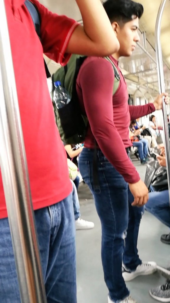 go-pumas:  guyscollector:  Qué opinan? 😳  I’d cut a bitch to get some of that
