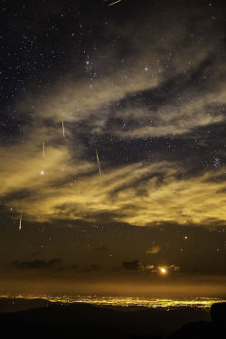 mstrkrftz:  2012 Perseid Meteor Shower over