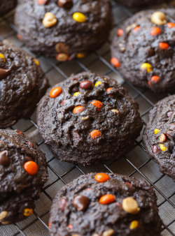 Ilovedessert:  Thick And Soft Chocolate Peanut Butter Cookies 