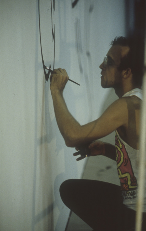 internet-youth: gallowhill: Keith Haring painting a wall at the Pavilion of the 17th Biennial of S