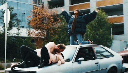 theshitneyspears:  when your friend starts hooking up with someone after a really