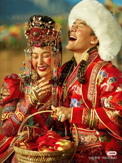 Inner Mongolian wedding dress