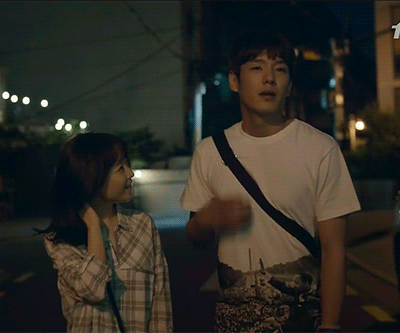 thesuitelife547:  I…am so late in watching this episode haha. But still, Kwak Siyang looks good and I kind of really like him with Park Boyoung. The moment I saw that scene with them walking together I was like “Wow, they match well” hahaha. I