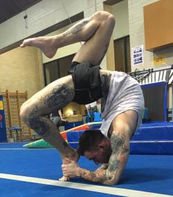 theofficialtro:  You know what’s a strange feeling… Looking at your own foot while upside down hahahaha! - stretching tutorials on my YouTube “the official Tro” or link on profile! #stretching #calesthenics