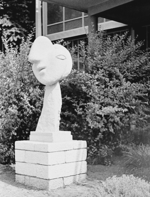 le-jaune:PABLO PICASSOVIEWS OF THE SPANISH PAVILION AT THE PARIS INTERNATIONAL EXHIBITION OF ART AND