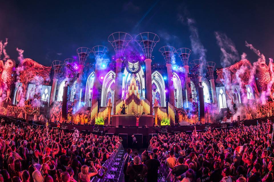 tesk187:  electrictink:  EDCkineticFIELD 2007-2015  Oh, How i miss the old stage