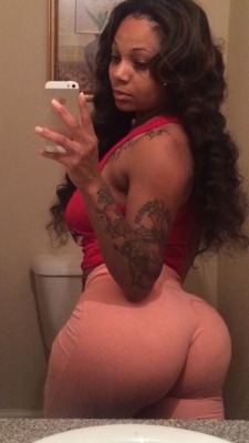 dumptruckthicc:  Tatted thickness