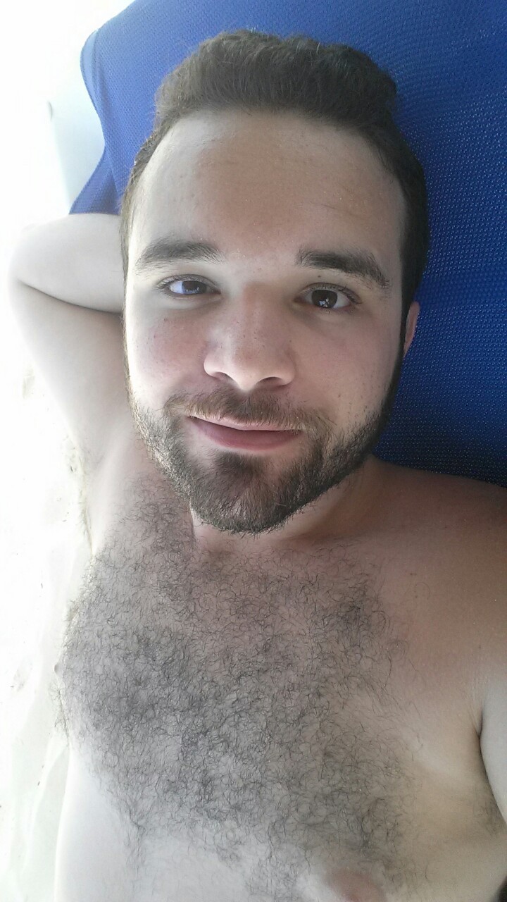 god-thats-good:  god-thats-good:  I can haz tan pls? P.S. leftover hair gel + ocean