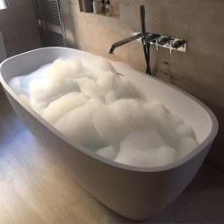 saltywhisperss:bubble bath and coconut oil type of afternoon 😊 (à Saint-Jean-Cap-Ferrat)