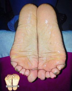 solemuseum:  @deedeerican123 #deedeefeetthoughts #soles #meatysoles #softsoles #footfetish #feet #latinafeet #wrinkledsoles #oilysoles #toescurled #footfetishnation #footfetishgang #solemuseum