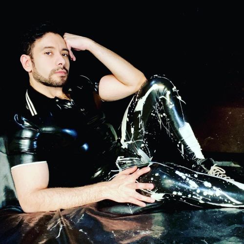 rubberfenix:  “Darkness approaches from outside. I feel no light inside me strong enough to resist it.“ Christopher Pike #rubberman #blackandwhite #rubber #latexhttps://www.instagram.com/p/CaN5APPllSf/?utm_medium=tumblr