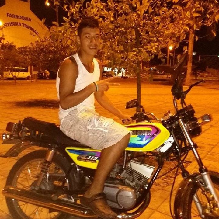 jovenesgay123:David mesa, todo lo que hace un hetero para ver una vagina 
