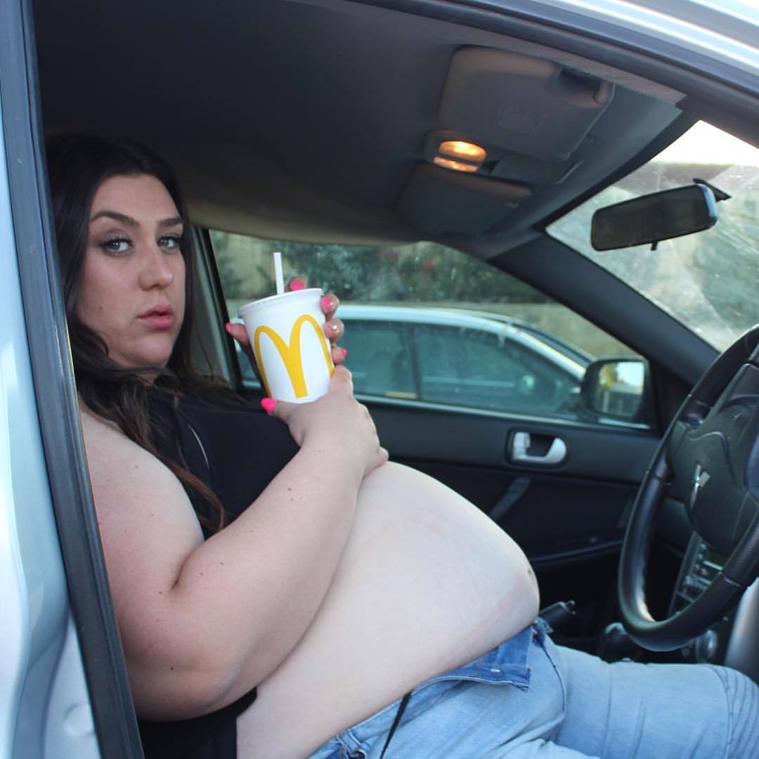 bbwlayla:Let’s go through again 😏#fat #bbw #ssbbw #muffintop #feedee #gainer