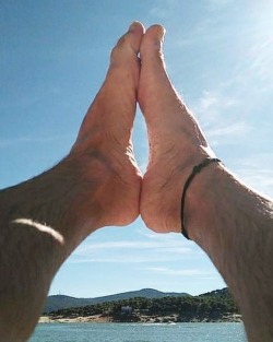 fuckyeahmalefeet:  ≡