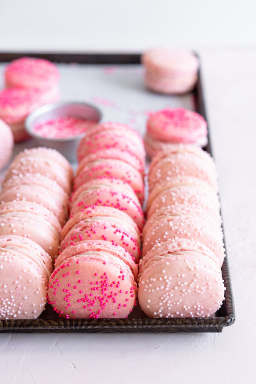 sweetoothgirl:  vanilla bean french macarons with strawberry buttercream