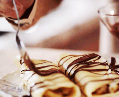 pinkheartsandsparkledreams:Chocolate Banana Crepes