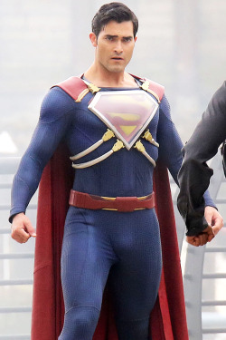 zacefronsbf:   Tyler Hoechlin on the set