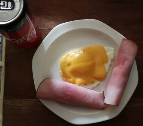 Lunch was a fried egg and some cream cheese rolled in ham with a coke zero. #keto #highfat #hflc #fa