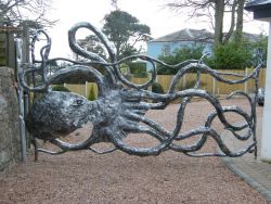 ronbeckdesigns:  octopus gate Found on paulgilbert-blacksmith.co.uk (via Pinterest: Discover and save creative ideas) 