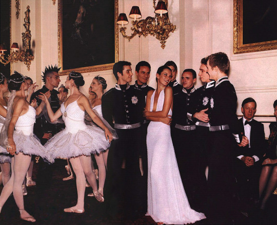 catwalkcats:  Kate Moss by Mario Testino.