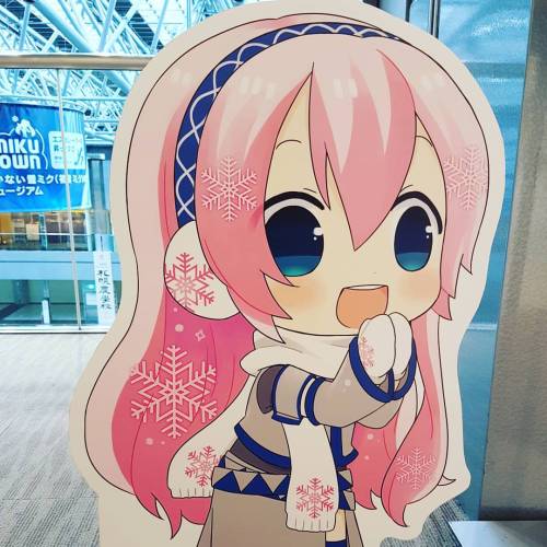 I want to take this one home T_T #vocaloid #luka #comehomewithmeluka!! #anime #manga #snowmiku