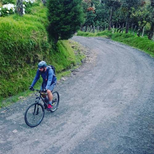 danielvg0:  Así deben ser los domingos… #CostaRica #mtb #Moongose #Volcán #Barva (en Barva Volcano)