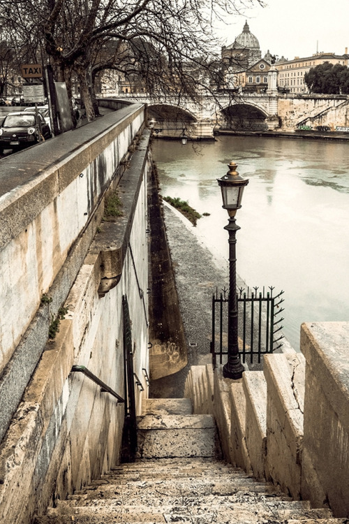 The Tiber River, Rome, ItalyRome | Narrow Streets