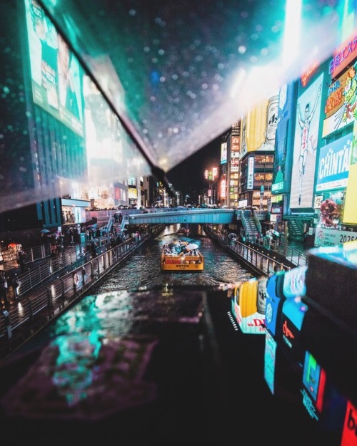 omigraphy:  Neon reflections More on Twitter | Instagram