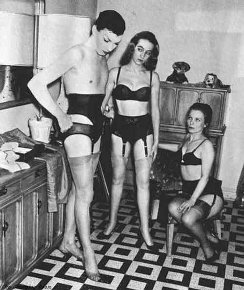 fedomsissy:  http://fedomsissy.tumblr.com/archive  Y awesome vintage  way awesome