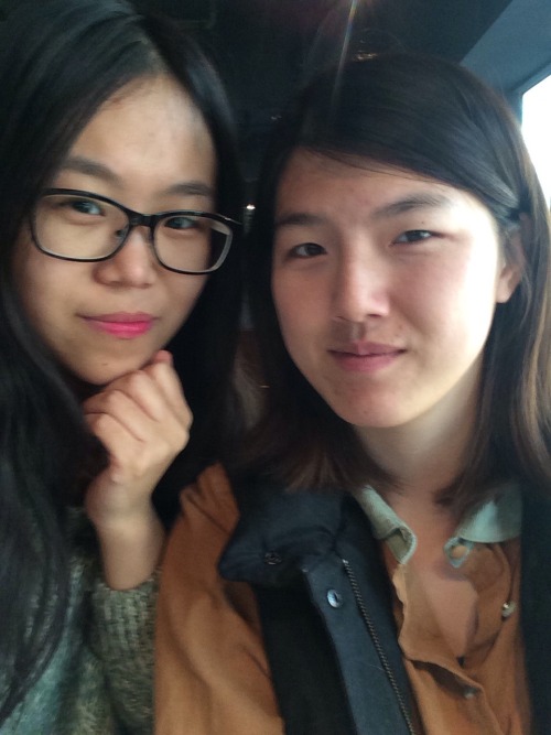 alloutorg: This is Xiao La and her girlfriend, Maizi. Xiao La has been taking this photo all over Ch