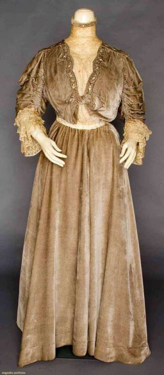 GREY VELVET AFTERNOON DRESS, N.Y., c. 1905