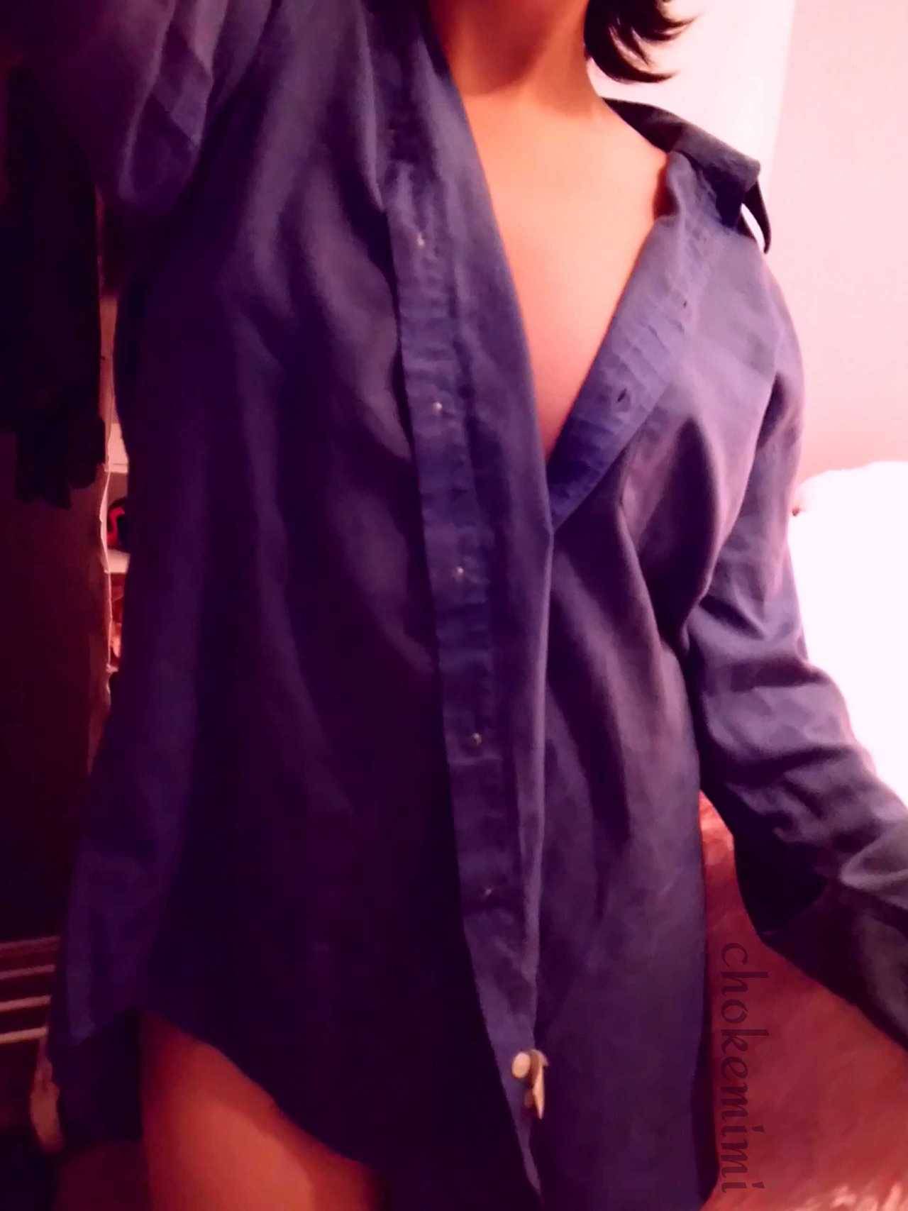 chokemimi:  She’s claiming she’s down on her luck but really she don’t give a fuck.Public Snapchat 😸 Premium Snapchat
