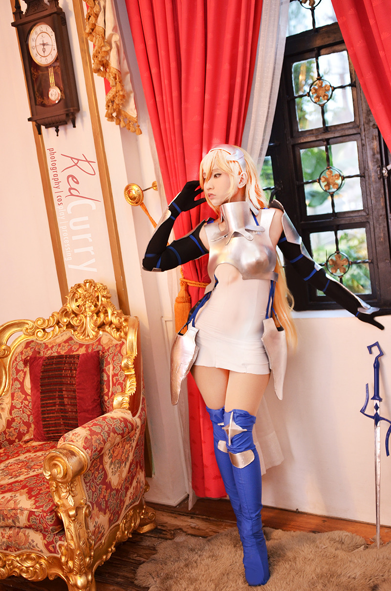 hotcosplaychicks:  Aiz Wallenstein by kuricurry 