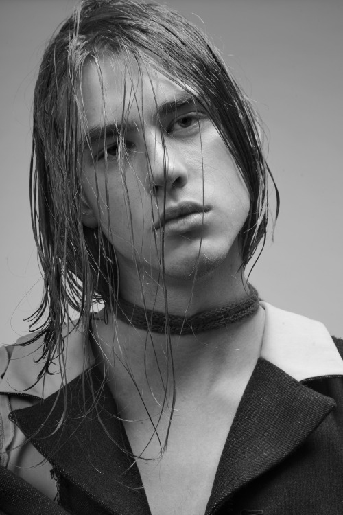 XXX foxesmagazine:  Isaac Hollings photo