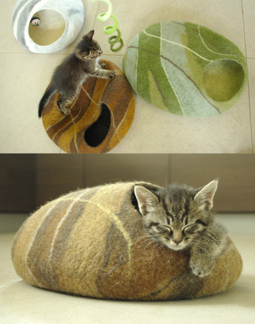 tinysaurus-rex:adeterminedloser:muchadoeaboutnothing:sosuperawesome:Handmade Felt Cat Caves, Beds an