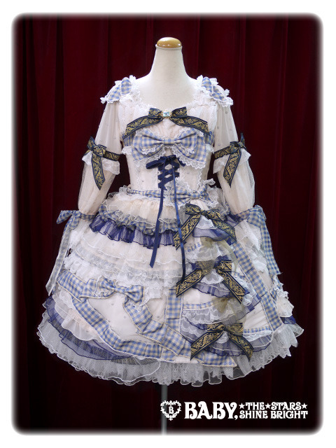 I showed this dress to my friend, who’s an aspiring Lolita,  and her response was “I love it!!!” now