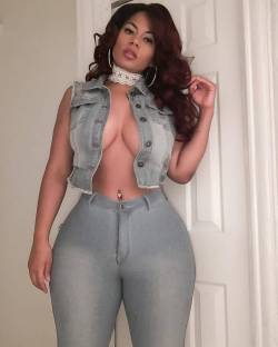 thickerbeauties:  Sexy! 😍😍😍🤗