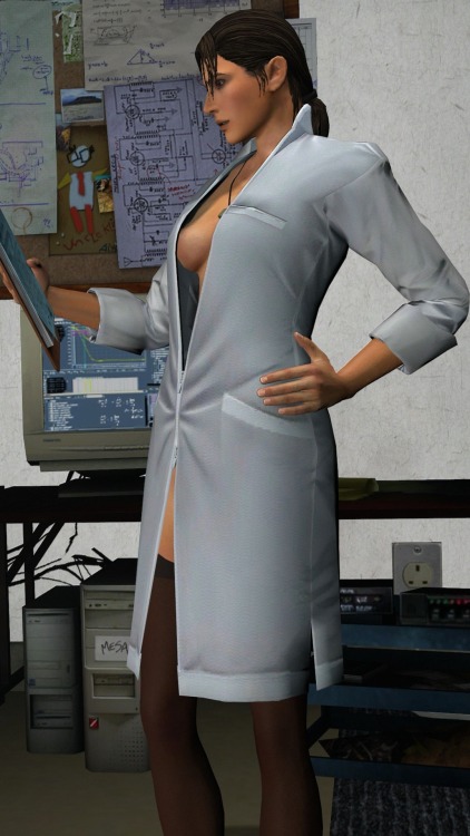 duraboworld:  Naomi Hunter from Metal Gear Solid 4. Model by Red Menace. I’ve never even played this game, and I know almost nothing about this character, but there’s something about an attractive woman in a lab coat that I’ve suddenly decided is