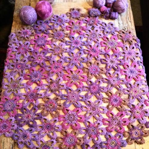 Ok, enough of dogs for the time being, here’s some crochet instead….. It’s now ca