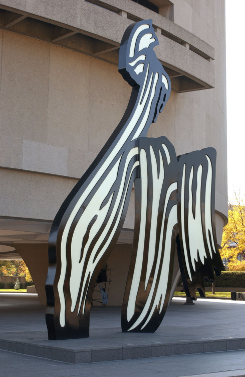  Remembering Roy Lichtenstein, born on this day in 1923! His monumental sculpture, “Brushstrok